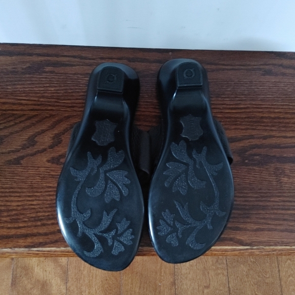 Born leather heeled thong sandals size 7 - Picture 4 of 6